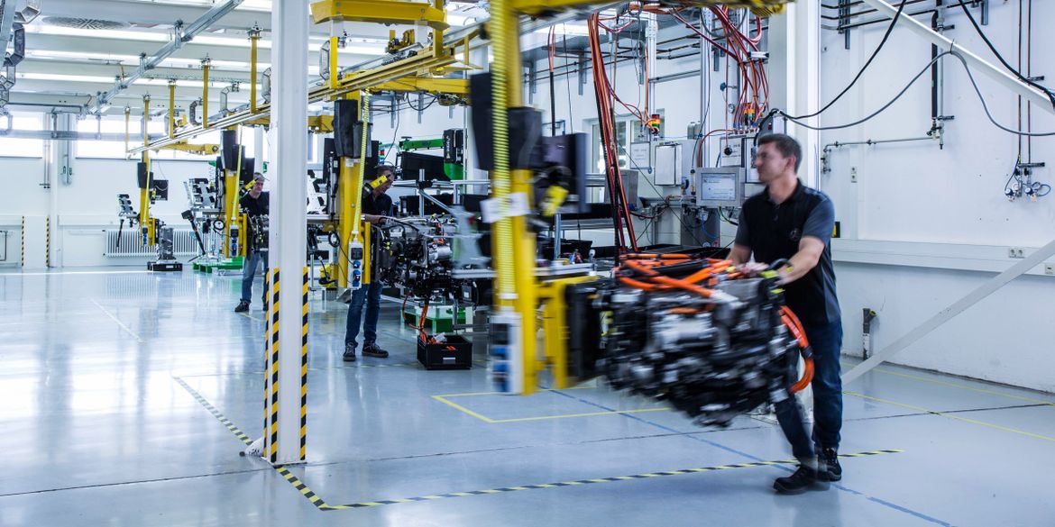 Глава Daimler Truck предупредил о росте цен на электрические грузовики