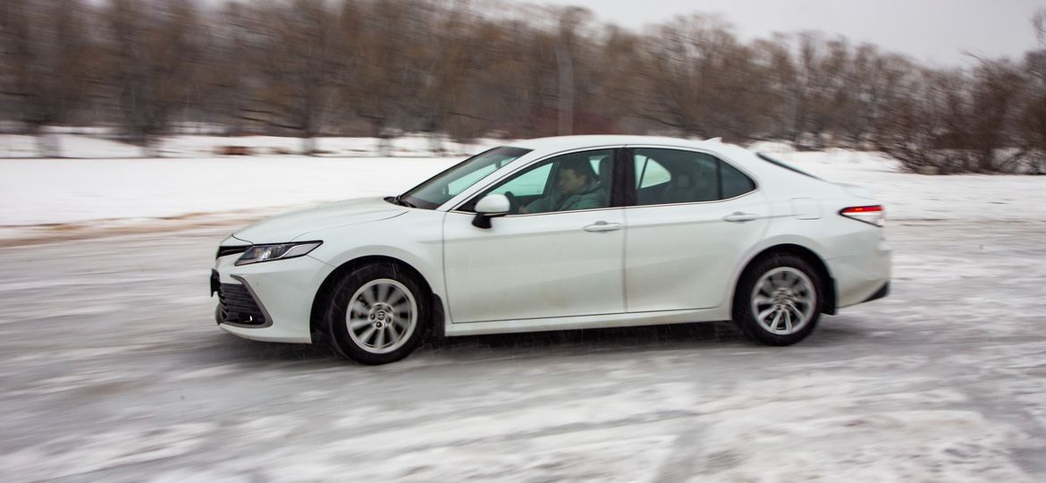 Тест-драйв обновленной Toyota Camry 2.0: бизнес-седан или седан для бизнеса?