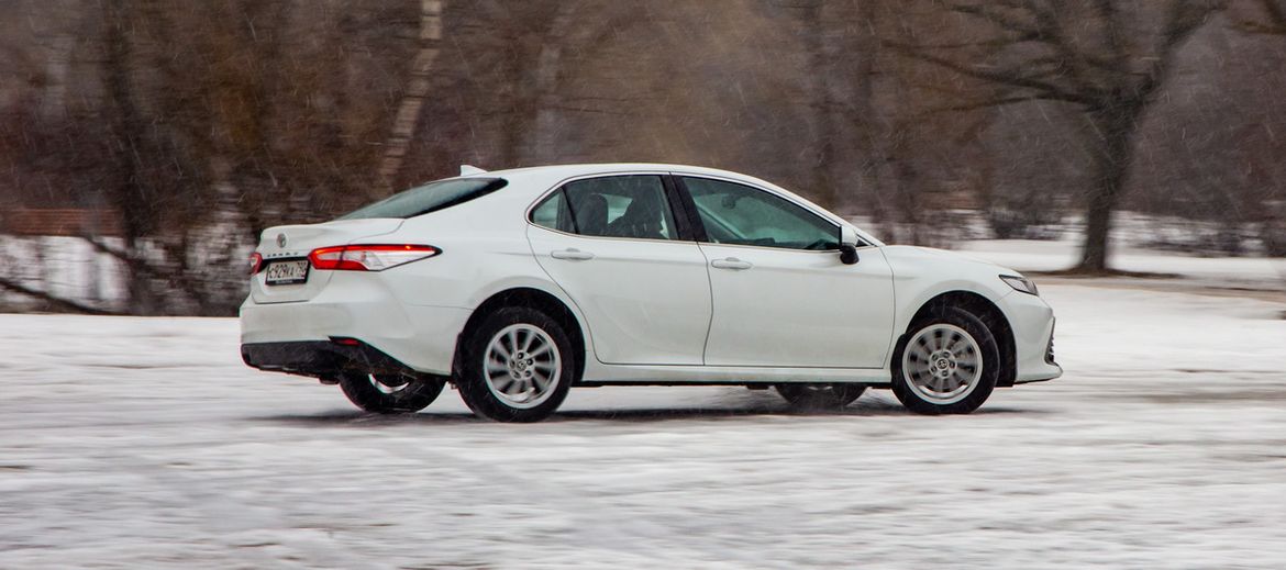 Тест-драйв обновленной Toyota Camry 2.0: бизнес-седан или седан для бизнеса?