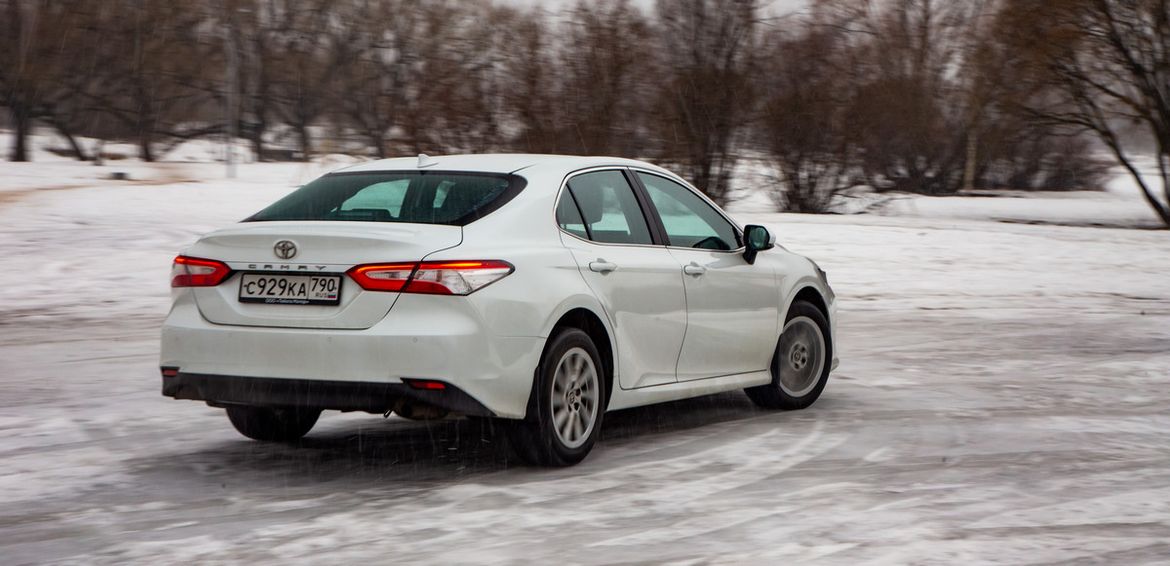Тест-драйв обновленной Toyota Camry 2.0: бизнес-седан или седан для бизнеса?