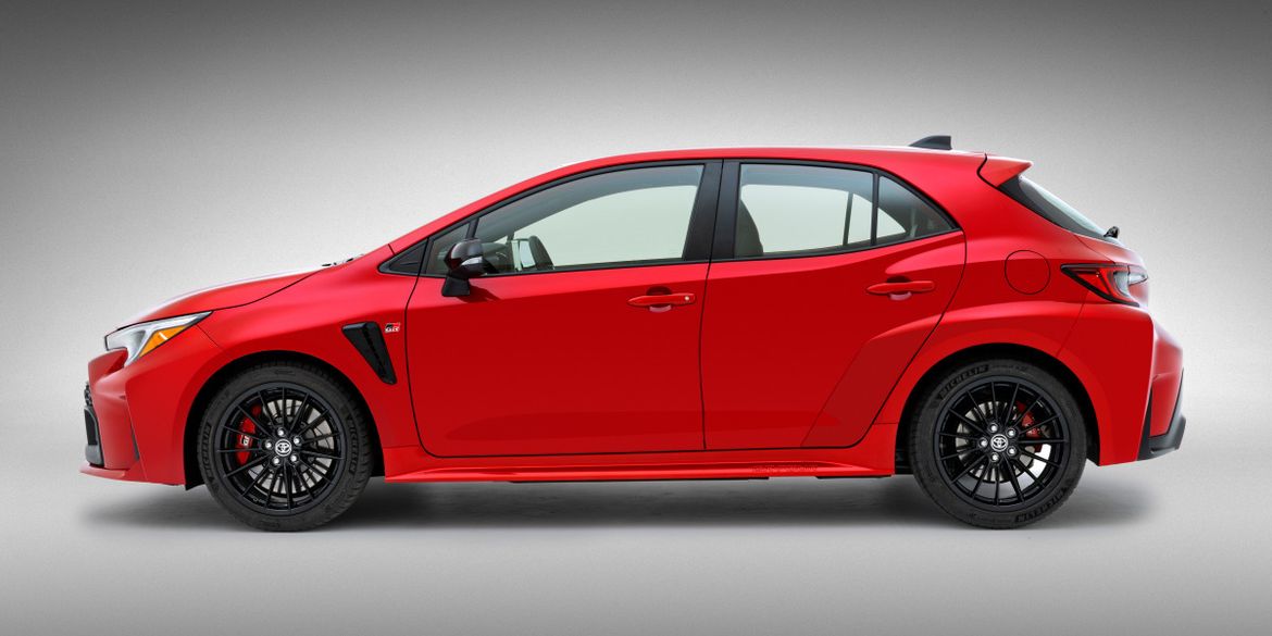 Toyota представила горячий хэтчбек GR Corolla