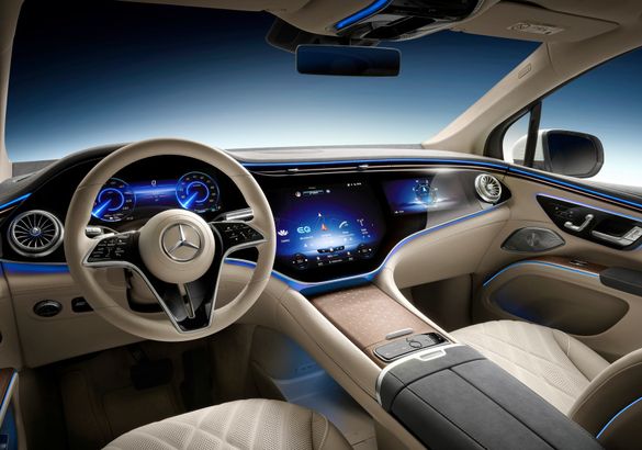 Mercedes-Benz готовит премьеру электрического кроссовера на базе EQS