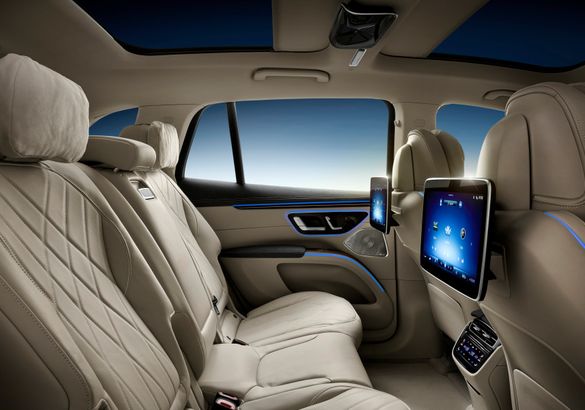 Mercedes-Benz готовит премьеру электрического кроссовера на базе EQS