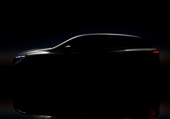 Mercedes-Benz готовит премьеру электрического кроссовера на базе EQS