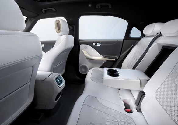 Электрический кроссовер smart #1 стал самым большим, мощным и премиальным автомобилем в истории марки