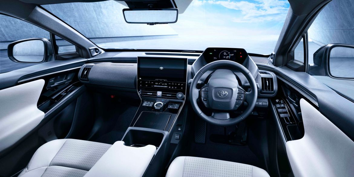 Названа цена электрического кроссовера Toyota bZ4X