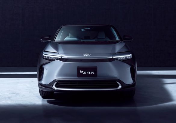 Названа цена электрического кроссовера Toyota bZ4X