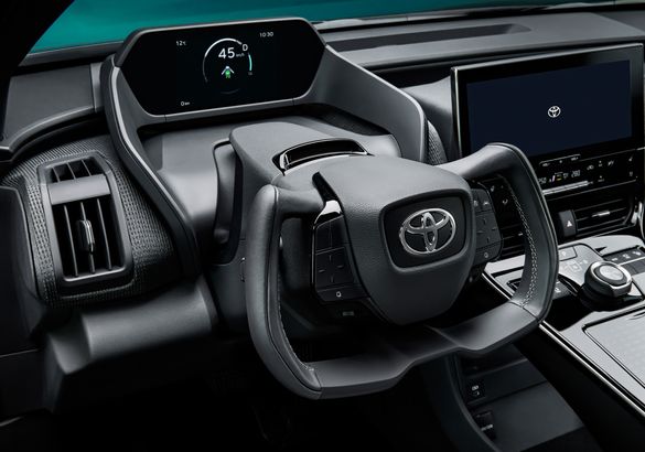Названа цена электрического кроссовера Toyota bZ4X