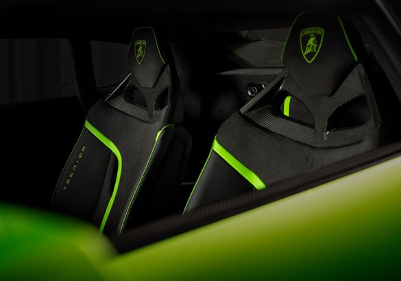 Lamborghini представила заднеприводное купе Huracan Tecnica