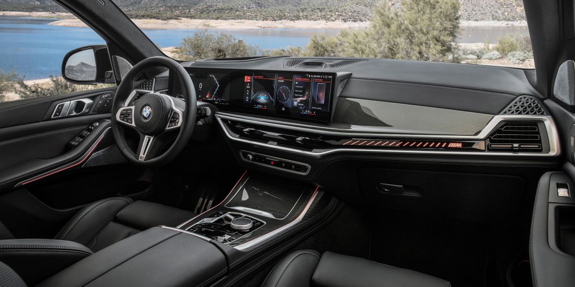 BMW представила рестайлинговый X7
