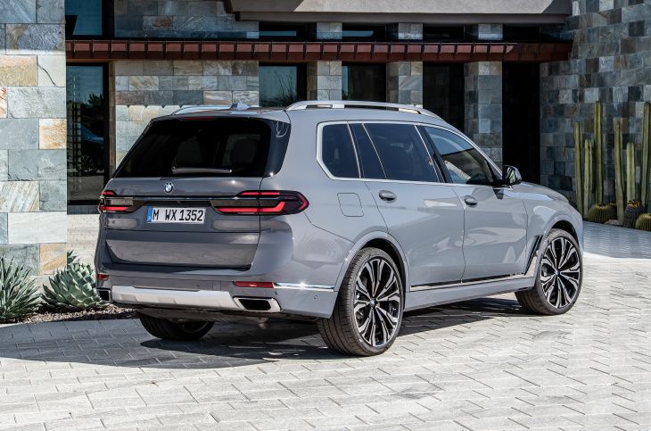 BMW представила рестайлинговый X7