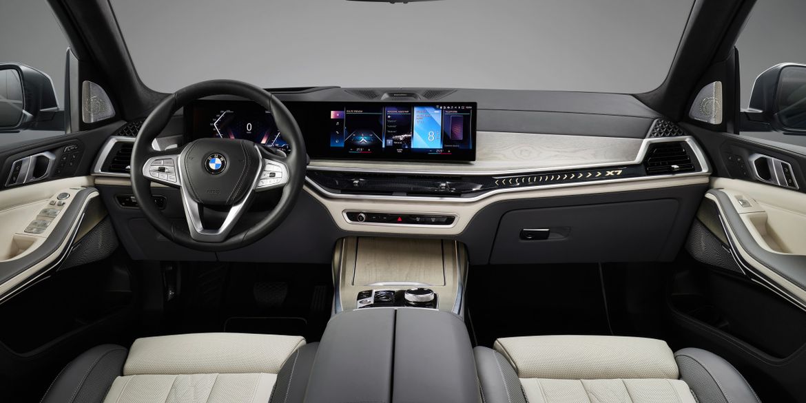 BMW представила рестайлинговый X7