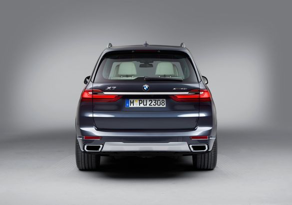 BMW представила рестайлинговый X7