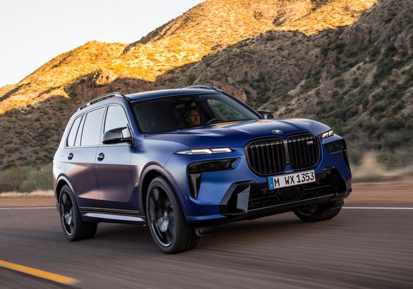 BMW представила рестайлинговый X7