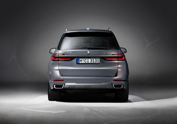BMW представила рестайлинговый X7