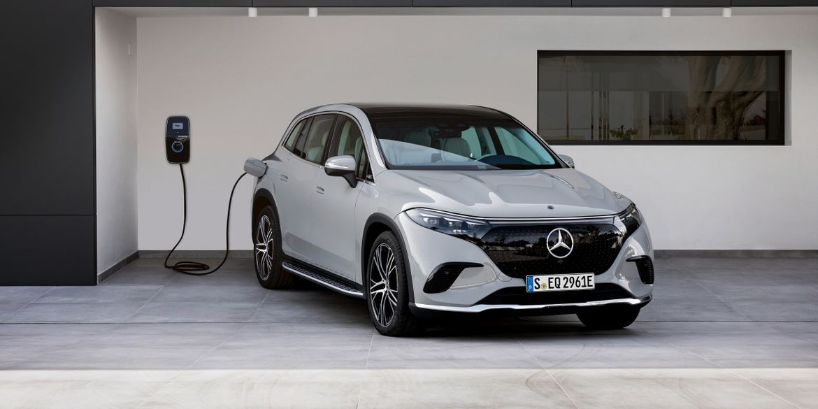Mercedes-Benz представил флагманский электрокроссовер EQS SUV