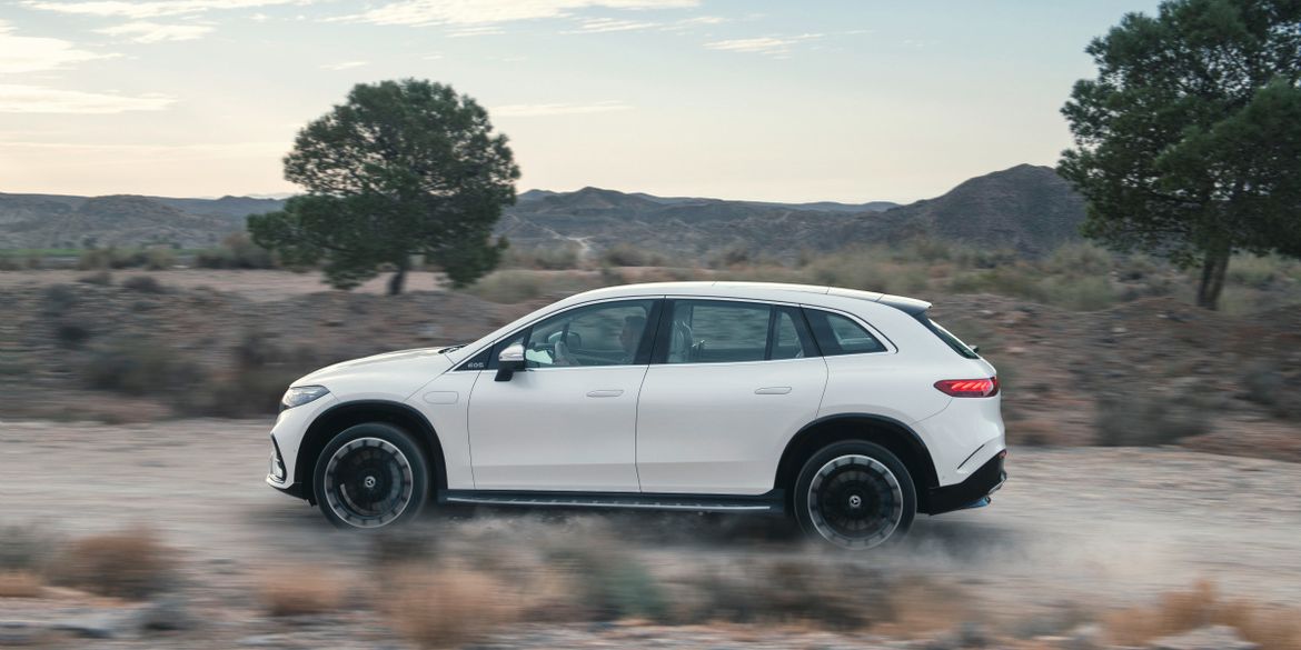 Mercedes-Benz представил флагманский электрокроссовер EQS SUV
