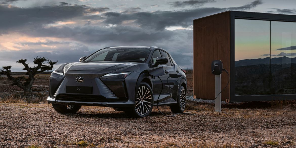 Lexus RZ 450e разделил технику с батарейной «Тойотой»