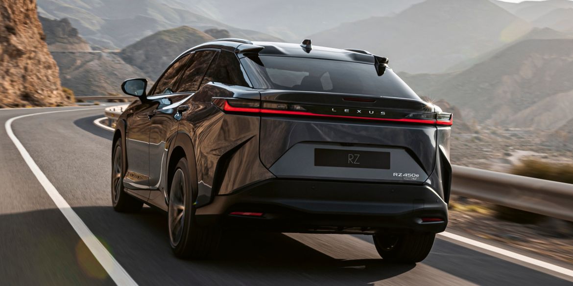Lexus RZ 450e разделил технику с батарейной «Тойотой»