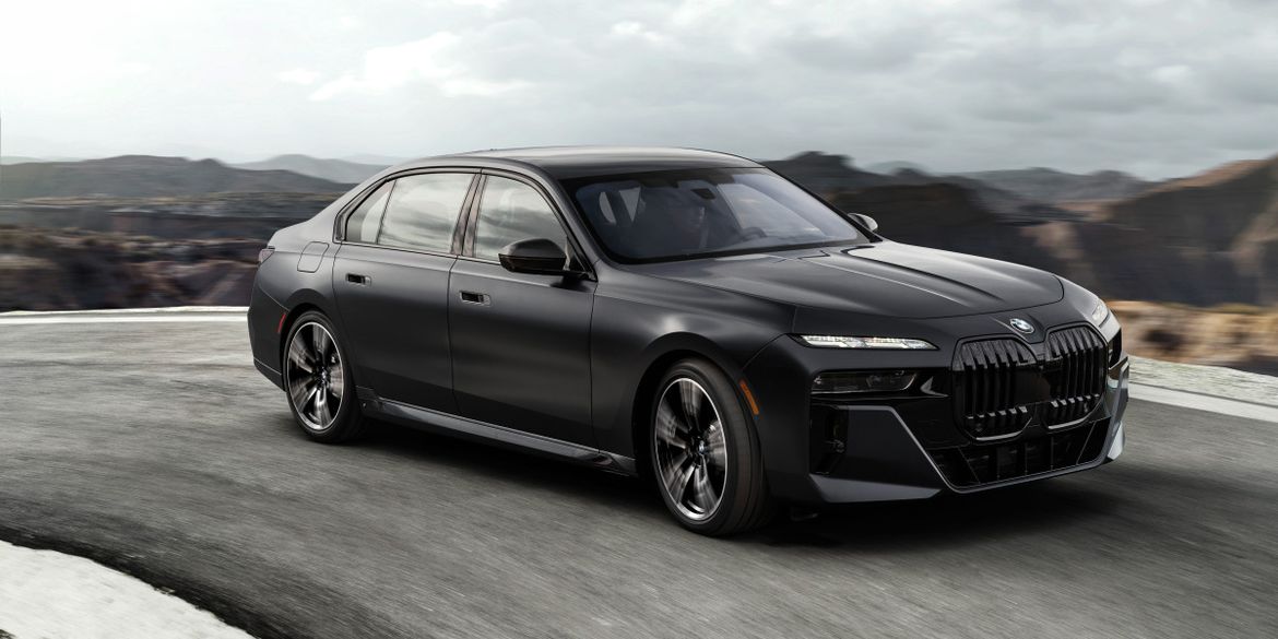 BMW представила седьмое поколение седана 7 Series