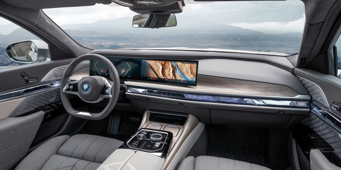BMW представила седьмое поколение седана 7 Series