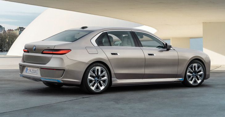 BMW представила седьмое поколение седана 7 Series