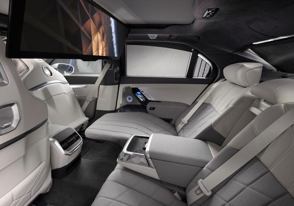 BMW представила седьмое поколение седана 7 Series