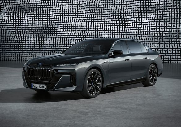 BMW представила седьмое поколение седана 7 Series