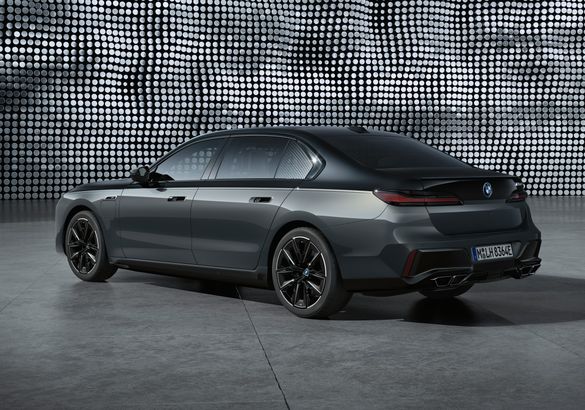 BMW представила седьмое поколение седана 7 Series