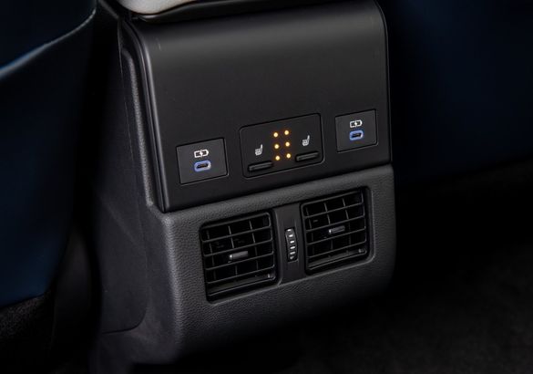 Дешевле Toyota bZ4X: Subaru назвала цены на электрокроссовер Solterra