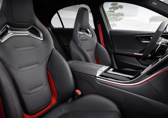 Новые Mercedes-AMG C 43 4Matic сменили V6 на «турбочетверку»