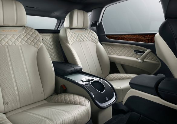 Bentley анонсировал свою пятую модель намеками на длинную базу
