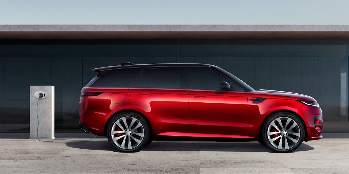 Кроссовер Range Rover Sport третьего поколения взял лучшее от старшего брата