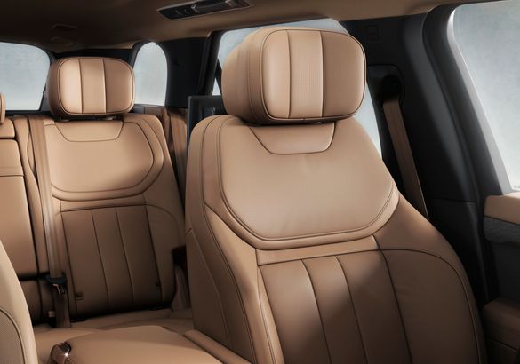 Кроссовер Range Rover Sport третьего поколения взял лучшее от старшего брата