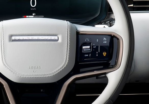 Кроссовер Range Rover Sport третьего поколения взял лучшее от старшего брата