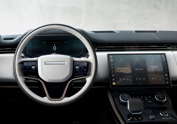Кроссовер Range Rover Sport третьего поколения взял лучшее от старшего брата