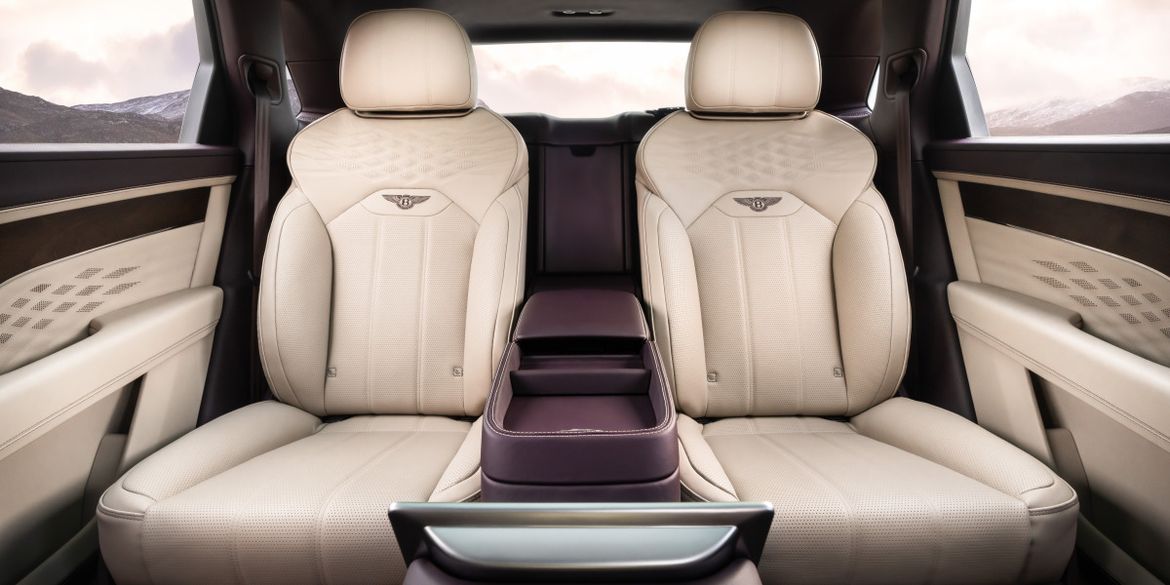 Bentley Bentayga получил длиннобазную версию