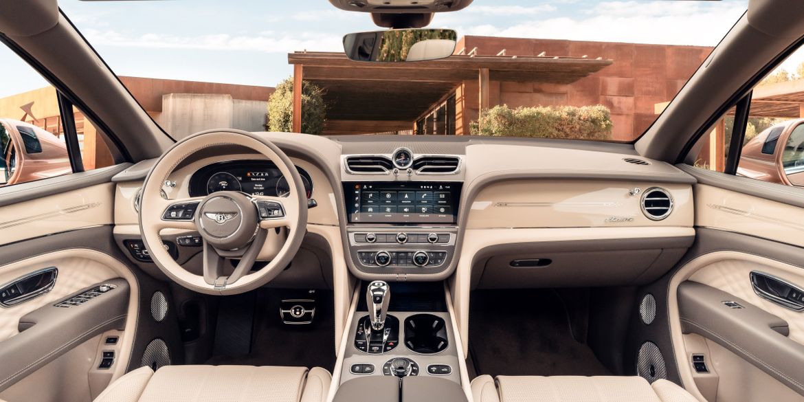 Bentley Bentayga получил длиннобазную версию