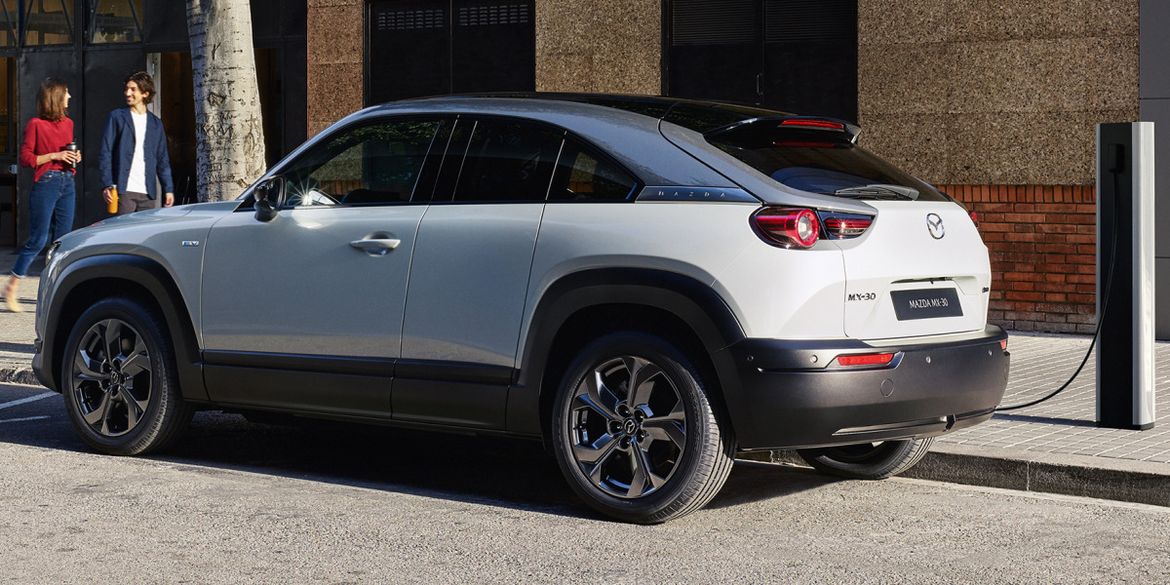 Кроссовер Mazda MX-30 подружился с домашней зарядкой