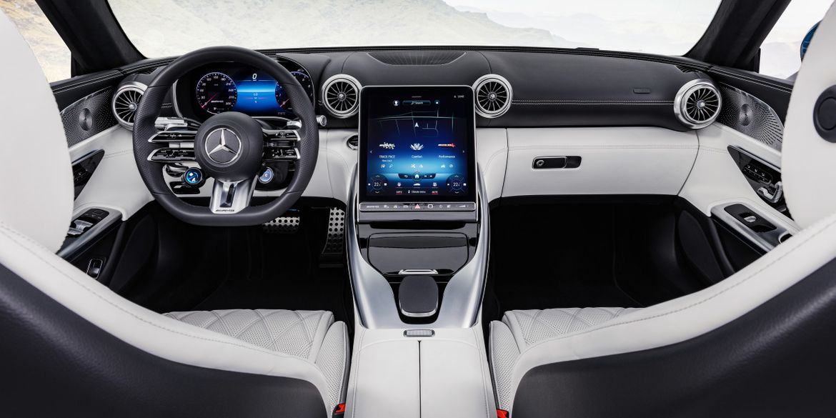 Двухлитровый родстер Mercedes-AMG SL 43 оценили в евро