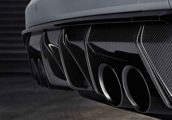 BMW M4 CSL возродил культовую аббревиатуру к юбилею