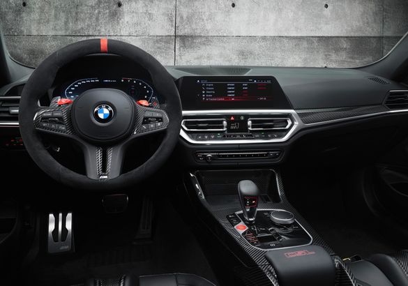 BMW M4 CSL возродил культовую аббревиатуру к юбилею