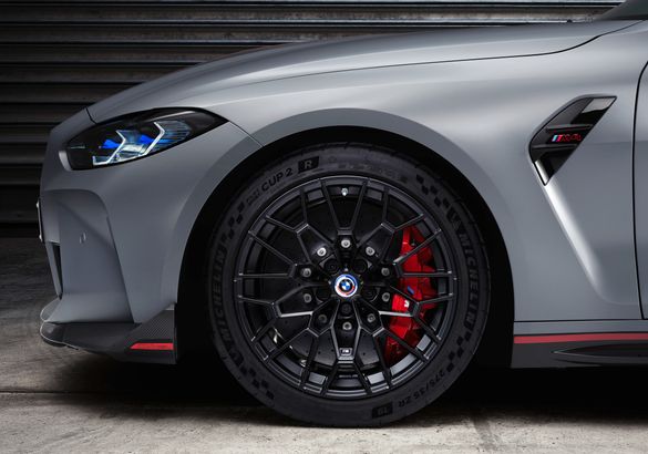 BMW M4 CSL возродил культовую аббревиатуру к юбилею
