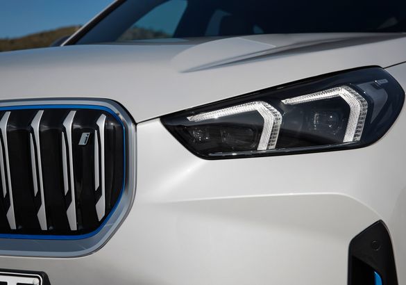 Кроссовер BMW X1 сменил поколение и получил электрическую версию
