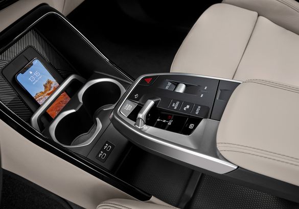 Кроссовер BMW X1 сменил поколение и получил электрическую версию