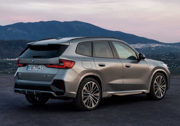 Кроссовер BMW X1 сменил поколение и получил электрическую версию