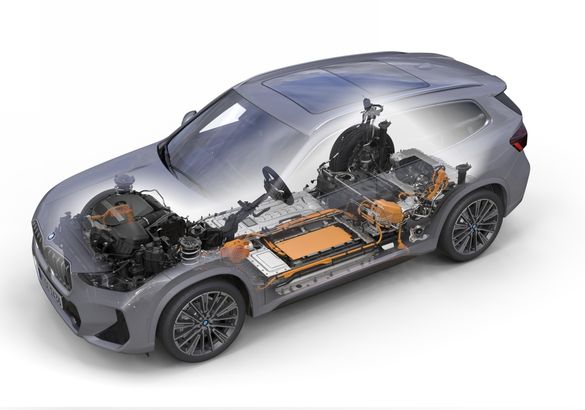 Кроссовер BMW X1 сменил поколение и получил электрическую версию