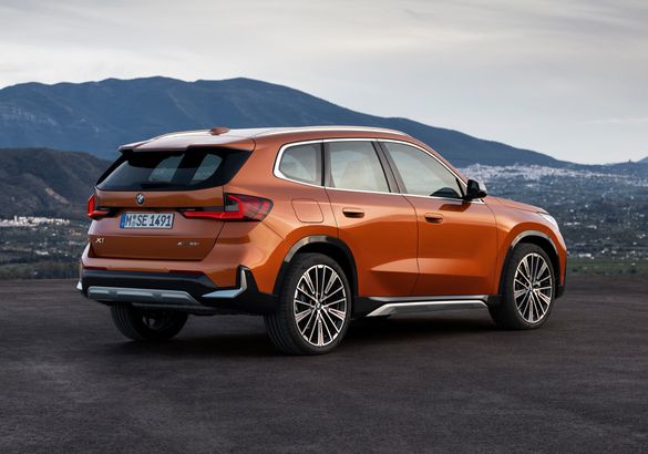 Кроссовер BMW X1 сменил поколение и получил электрическую версию