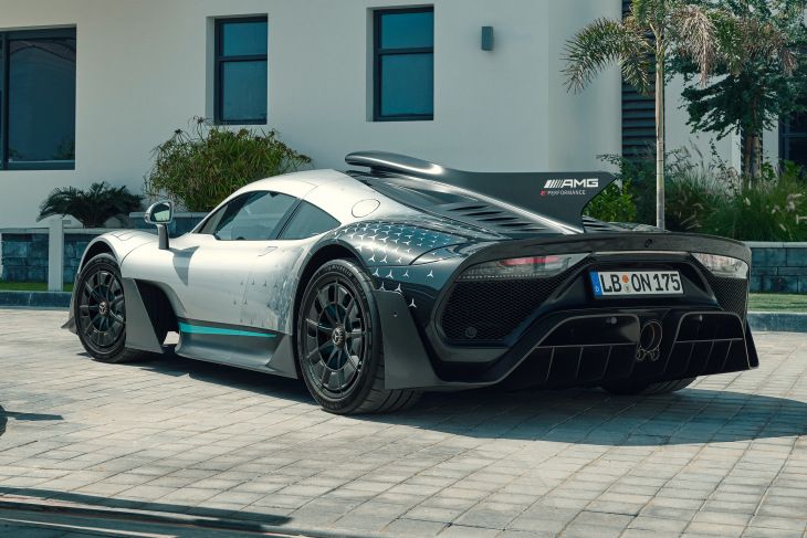 Дорожный гиперкар Mercedes-AMG One дождался официальной премьеры