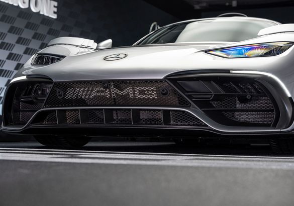 Дорожный гиперкар Mercedes-AMG One дождался официальной премьеры